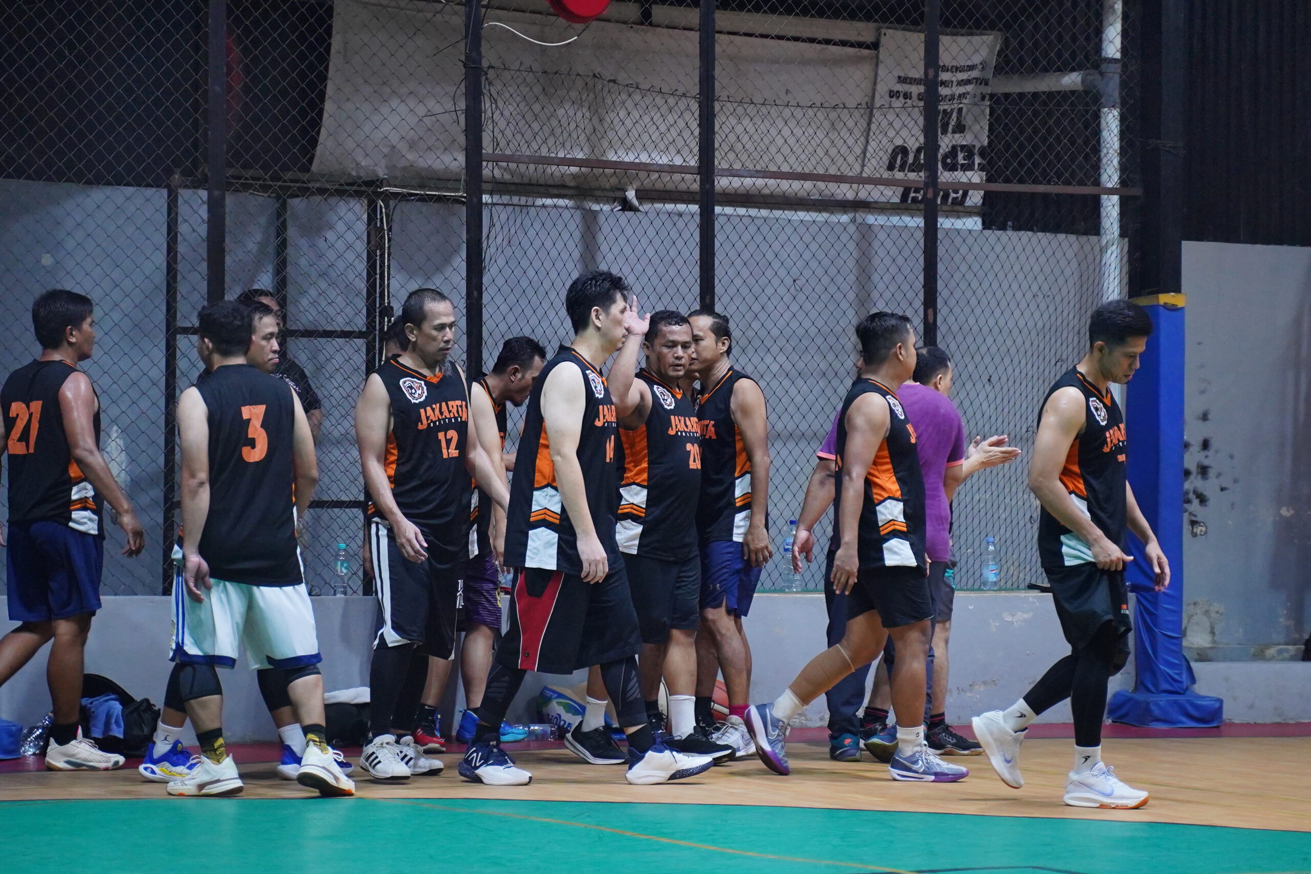 Menjaga tubuh tetap sehat dengan berolahraga basket